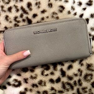 ~MICHAEL KORS~ Grey Zip Wallet
